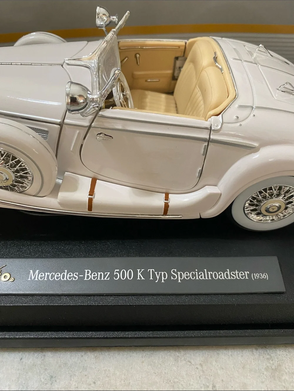 MAISTO 1:18 MERCEDES-BENZ 500K TYP SPECIAL ROADSTER (1936) WHITE PREMIER EDITION